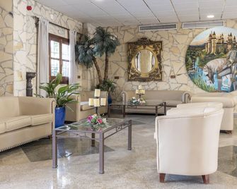 Hotel Plaza Del Castillo - Málaga - Lobby