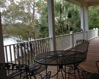 Suwannee River Luxurious Waterfront - Old Town - Balcony