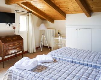 Casa Isolani Charms Rooms Santo Stefano - Bologna - Bedroom