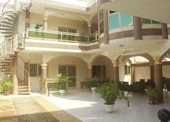 2 bedroom apartment with air-conditioned living room - Lomé - Edificio