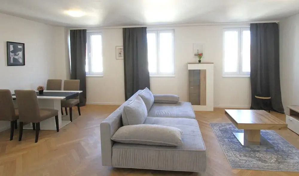 Margot - וינה - סלון