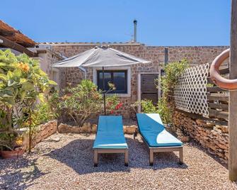 Es Pujols - Finca Can Mussenya - Es Mal Pas - Patio