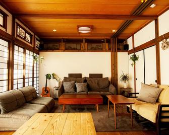 Guest House Nagatoro Nemaki - Hostel - Chichibu - Living room