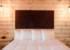 Skyview Treehouse A by Amish Country Lodging - Millersburg - Habitación