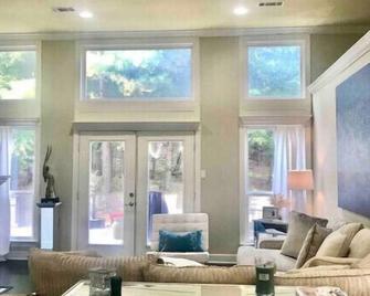 Little Rock Modern Luxury Upscale Estate Huge Home - Maumelle - Living room