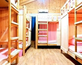 Jejudoparty Guesthouse Yeon - Hostel - Jeju City - Bedroom