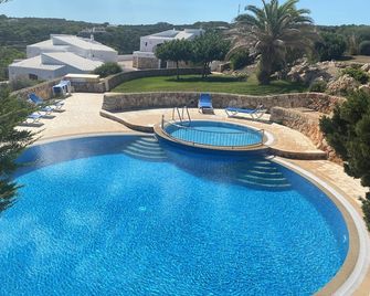 Es Brucs - Cala Morell - Piscina