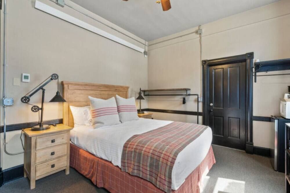 Benson Lodge Room - 6 - Silverton