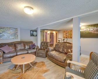 Waterfront Escape w/ Kayak, Paddle Boards, & Sauna - Casco - Sala de estar