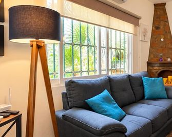 La Villa Palmier - Spacious 3br Home - Quiet & Air-Conditioned - Puerto Vallarta - Living room