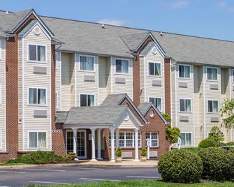 Microtel Inn & Suites by Wyndham Richmond Airport - Sandston - Building