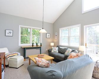 Pet Friendly Waterville Estates Private Home for relaxation in the White Mountains! (WT50E) - Campton - Living room