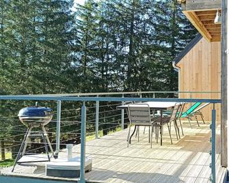 Chalet in Mont-Dore with jacuzzi, sauna and hammam for 4 people 5 stars - Le Mont-Dore - Balcony