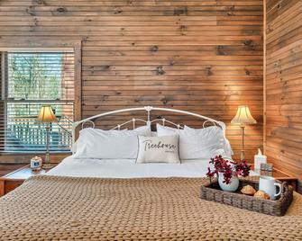 Rivers Edge Treehouses - Robbinsville - Bedroom