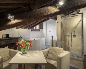Gigli D'oro Suite - Rome - Dining room