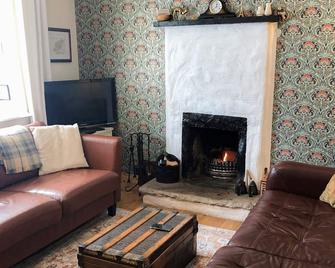 Little Irish Cottage - Carrick - Living room