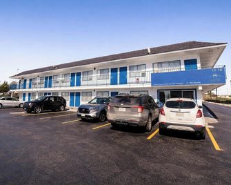 Express Inn Near Columbus Airport - Brice - Building