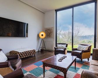 Quinta Casal dos Coxos by LovelyStay - Sobral de Monte Agraço - Sala de estar