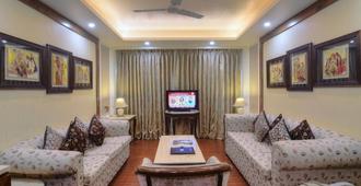 Hotel Chanakya - Patna - Living room