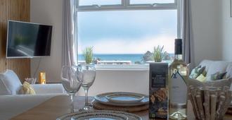 Bed& Boujee with sea views - Torquay