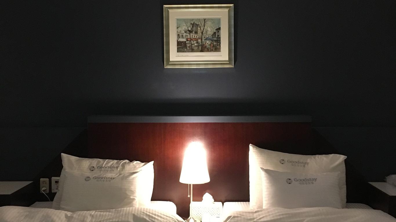 تشارمانت هوتل