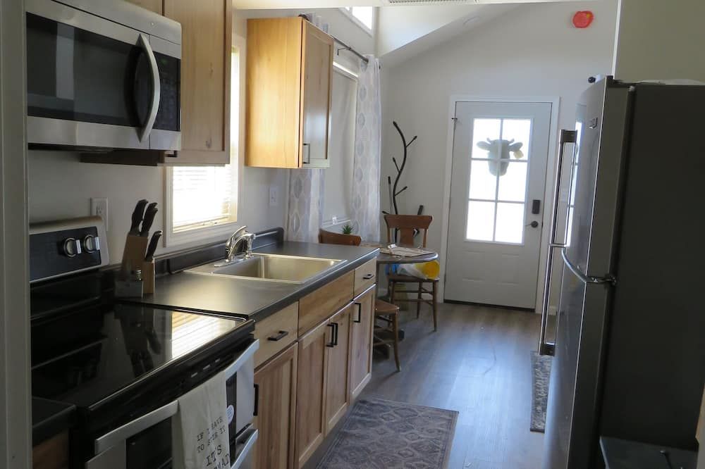 Cabin 1 - Cabins on Kearney Hill with WiFi, AC - Nebraska City - Kuchyň