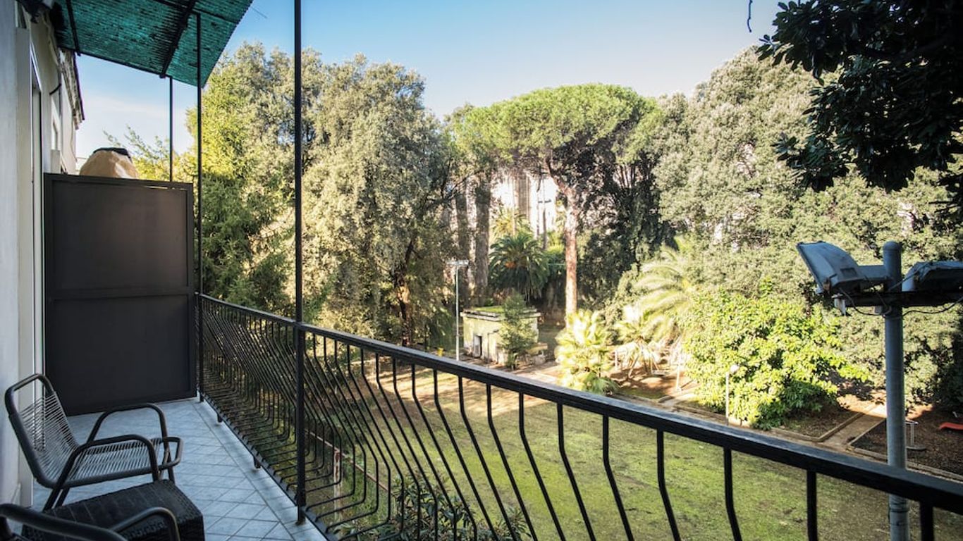 Holiday Naples Art Rooms