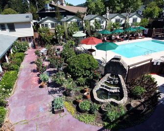 The Woods Hotel - Gay Lgbtq Cabins - Guerneville - Pool