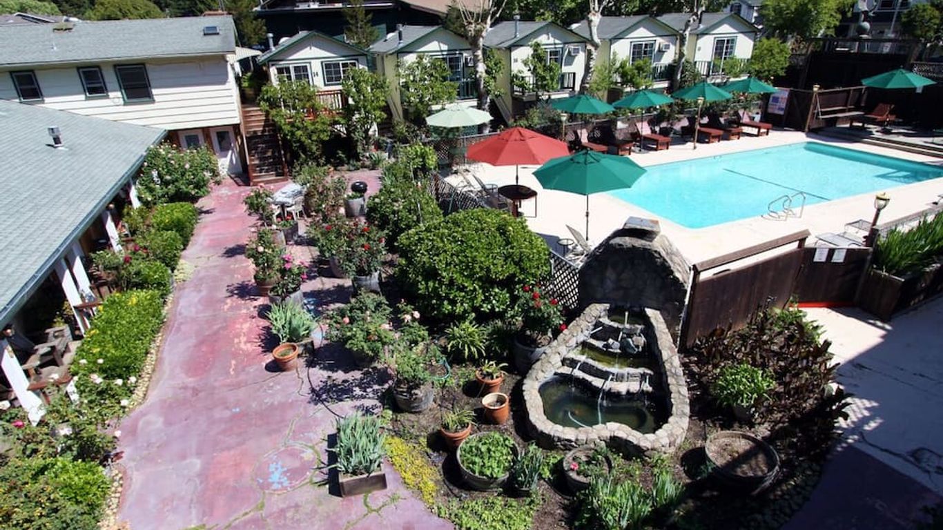 The Woods Hotel - Gay Lgbtq Cabins