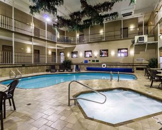 Motel 6 Minot Nd - Minot - Pool