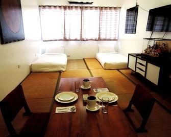 Touristation @ Crowne Bay Tower - Pasay - Living room