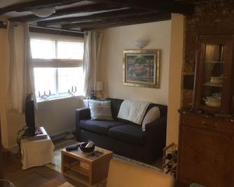Cathedral View Cottage, Canterbury - Canterbury - Living room