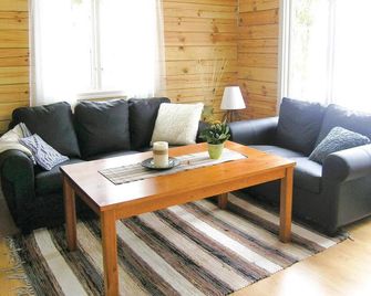 3 Bedroom Awesome Home In Saevsjoe - Sävsjö - Sala de estar