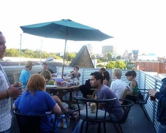 K Road City Travellers Backpackers - Auckland - Balcony