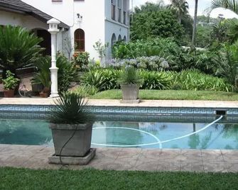 Dome Home Accommodation - Nelspruit - Pool