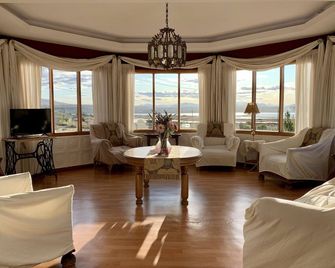 هوستيريا مولن - إلكالافيت - غرفة معيشة