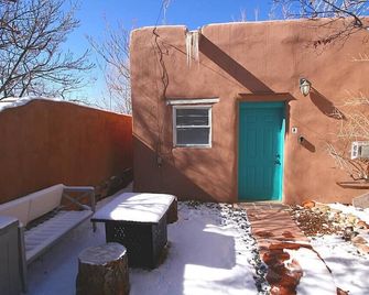 Comfort on Closson - Near Plaza - Fire Pit - Patio - Santa Fe - Patio