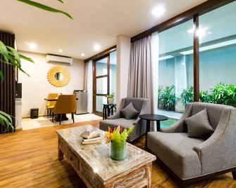 Aleesha Villas and Suites - Denpasar - Living room