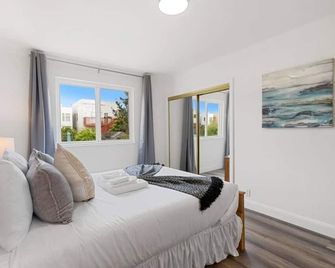 Stunning 2 Bedroom 1 Bath Home Near Bart - Daly City - Спальня