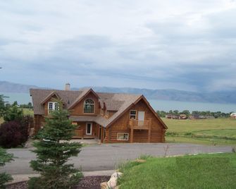 Galilee Lodge Custom Built Log Cabin Near Beach & Walk To The Downtown, W/View - Garden City - Building