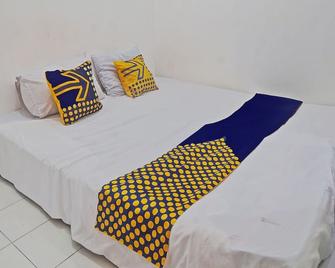 Spot On 92916 Batu Mas Homestay Syariah - Pasuruan - Slaapkamer