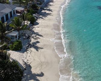 Spacious Luxury Beachfront Suite - Steventon - Playa