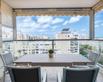 Ashdod Luxe Escape Spacious, Stylish, with Mamád - Ashdod - Balcony