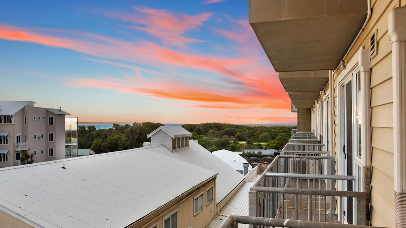 ديب بلو هوتل آند هوت سبرنجز