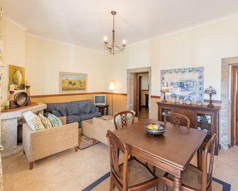 Semi-detached Holiday Home on an Estate With a Swimming Pool - Vila Flor - Comedor
