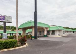 Knights Inn Hurricane Mills - Hurricane Mills - Building