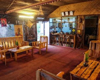 Nature Zone Jungle Resort - Munnar - Stue