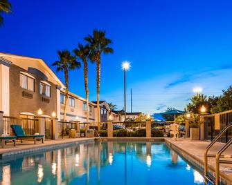 Best Western Mayport Inn & Suites - Atlantic Beach - Piscina
