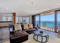 Carool Apartments - Coolangatta - Вітальня