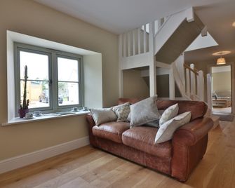 The Retreat - Weston-super-Mare - Living room
